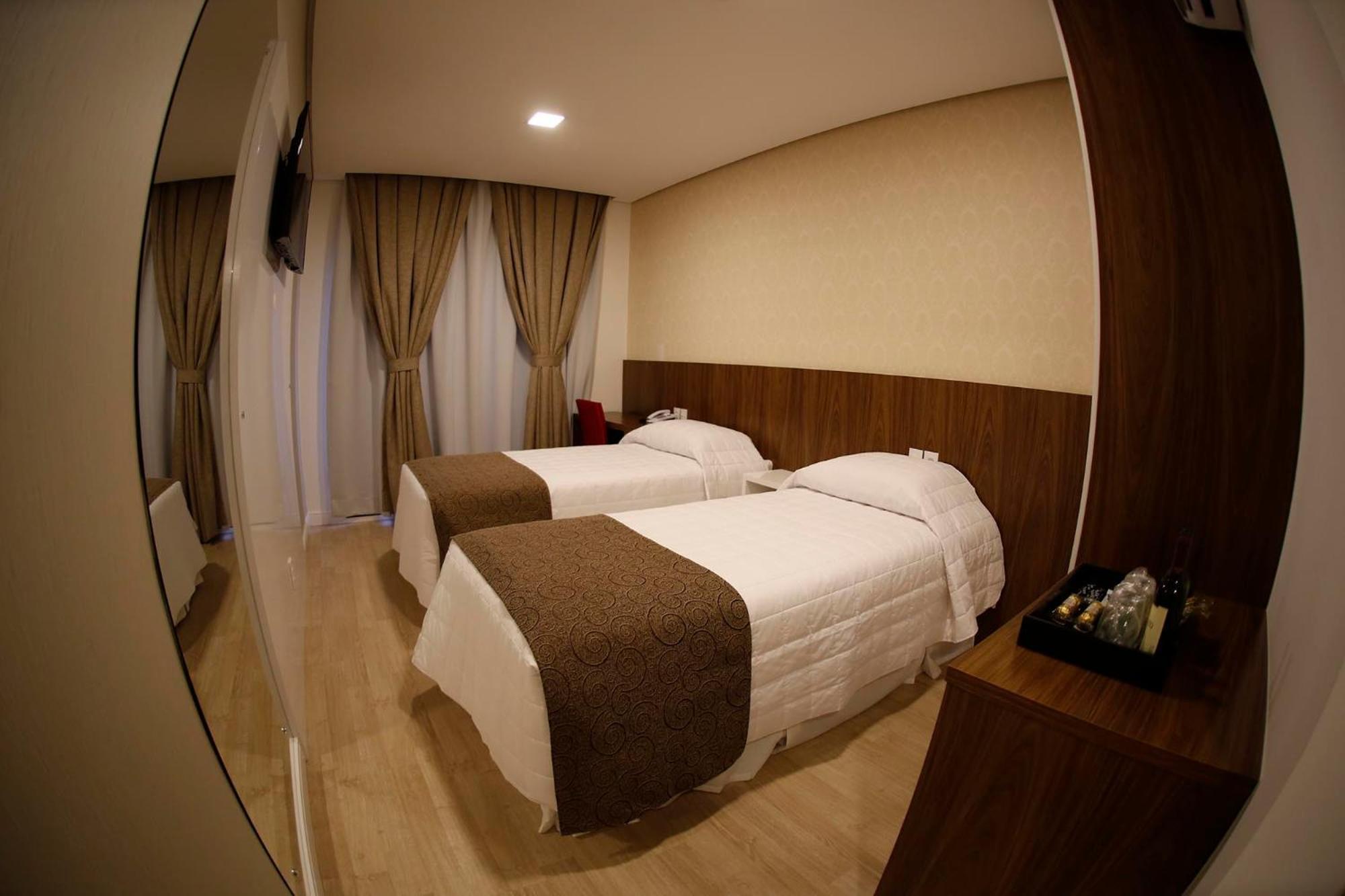 Holiday & Business Hotel - Em Frente Ao Centro De Eventos E Arena Conda Chapecó Værelse billede
